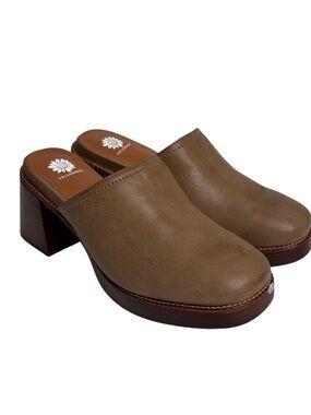 Yellow Box Olive Brown Leather Block-Heel Ivaria Platform Clogs $70 Retail
